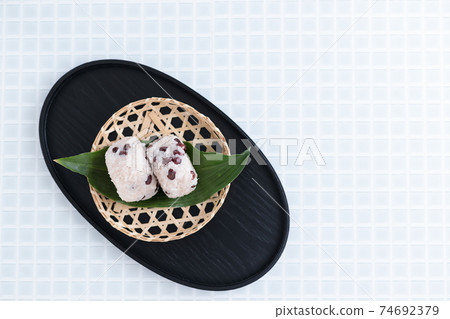 日本料理：紅飯糰一隻手吃的偏遠飯 74692379