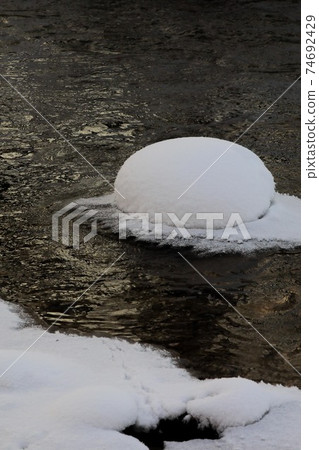 [Winter in Biei, Hokkaido] Snow hat January 74692429