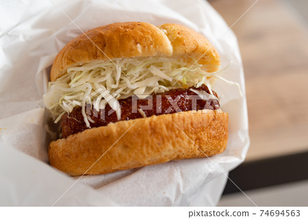 一個漢堡包 一個漢堡包 74694563