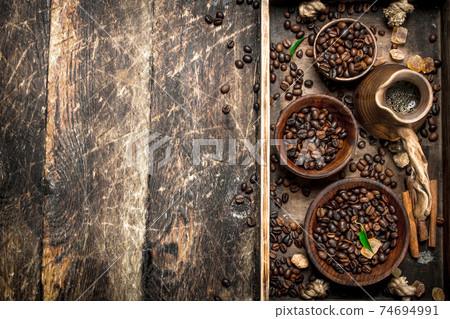 Fresh coffee with fried grains. 74694991