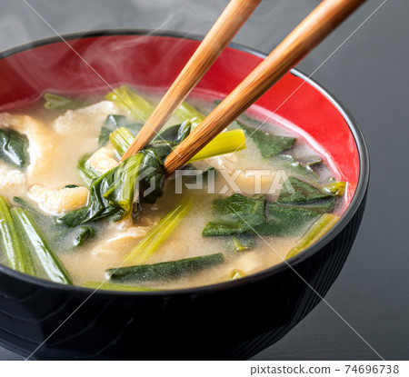 Spinach and fried miso soup Spinach and fried miso soup 74696738