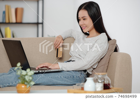 Young woman enjoying shopping 74698499