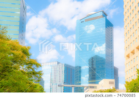 大城市的陽光明媚 74700085