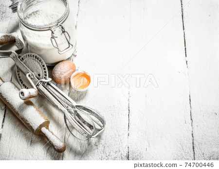 Tools and ingredients for the dough. 74700446