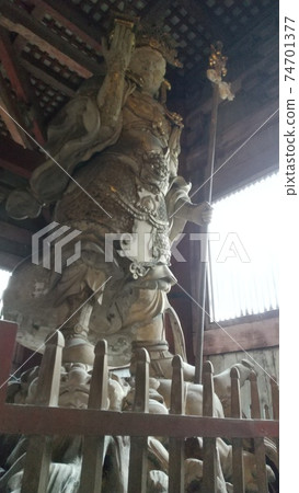 Tatenai寺的多彩多姿的雕像 Tatenai寺的多彩多姿的雕像 74701377