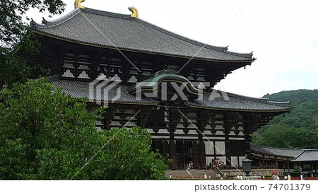 被綠色包圍的東大寺 被綠色包圍的東大寺 74701379