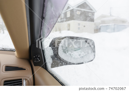 Whiteout seen from the driver's seat of the car Whiteout seen from the driver's seat of the car 74702067
