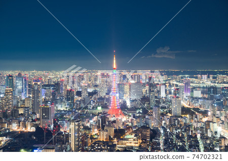 [東京] 1月，夜景，東京和東京鐵塔的城市景觀 74702321