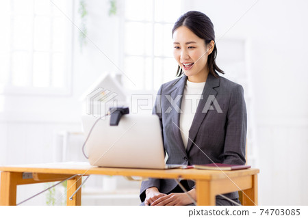 在線面試女大學生 74703085