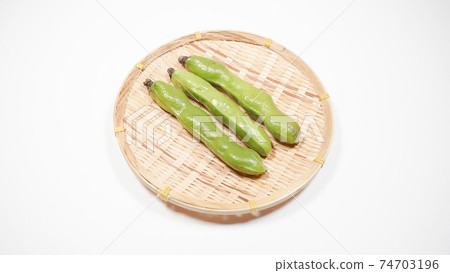 蠶豆白色背景 蠶豆白色背景 74703196