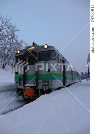 Train stopped at Shiokari Station in Wassamu, Hokkaido 74703915
