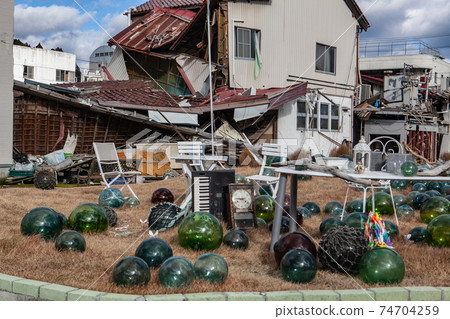 Photograph of a building damaged by the Great East Japan Earthquake, taken on December 10, 2011 Kesennuma City, Miyagi Prefecture 74704259