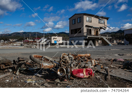 Photograph of a building damaged by the Great East Japan Earthquake, taken on December 10, 2011 Kesennuma City, Miyagi Prefecture Photograph of a building damaged by the Great East Japan Earthquake, taken on December 10, 2011 Kesennuma City, Miyagi Prefecture 74704264