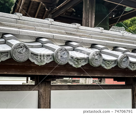 The tiles on the wall of Kanjoji Temple in Kaneyama, Kani City, Gifu Prefecture. The tiles feature the crest of the Mori family. The tiles on the wall of Kanjoji Temple in Kaneyama, Kani City, Gifu Prefecture. The tiles feature the crest of the Mori family. 74706791