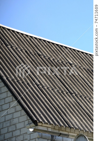 Shiver white roofs bring cool savings in residental attic Shiver white roofs bring cool savings in residental attic 74711689
