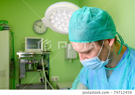 Medical staff work in the Intensive Care Unit for COVID-19 patients. Medical staff work in the Intensive Care Unit for COVID-19 patients. 74712459