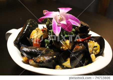 美味的意大利海鮮燉祖帕 74713606