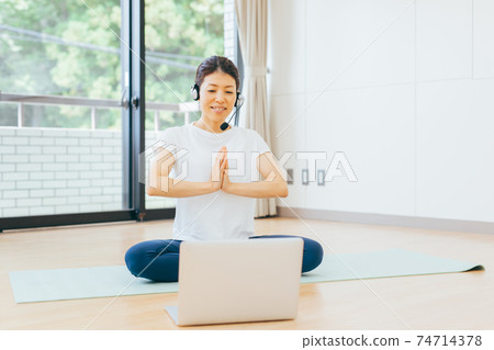 在線瑜伽課，健身房，肌肉訓練 74714378