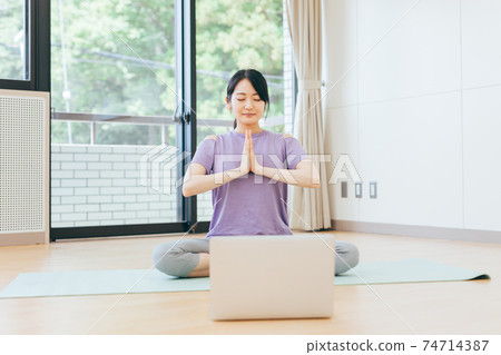在線瑜伽課，健身房，肌肉訓練 74714387