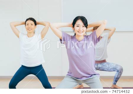 Squats, gyms, muscle training 74714432