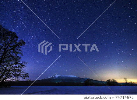 Nanae-cho, Hokkaido, Hokkaido Komagatake and the starry sky 74714673