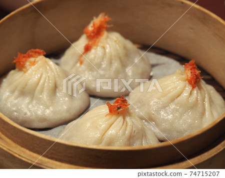 Xiaolongbao with crab meat 74715207
