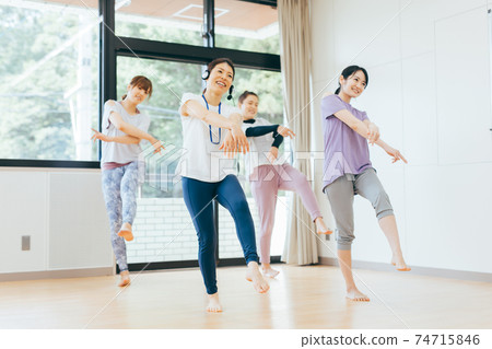 體育館,舞蹈,健美操,飲食 體育館,舞蹈,健美操,飲食 74715846