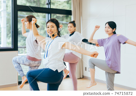 Dance aerobics lesson Dance aerobics lesson 74715872