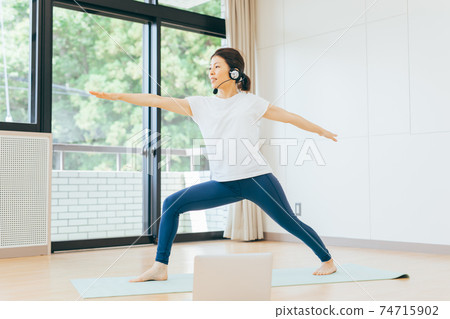 瑜伽老師，在線瑜伽，家庭瑜伽 74715902