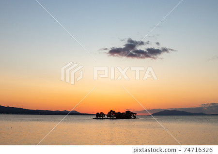 島根縣信治湖落日和松江市尤米加島風景 島根縣信治湖落日和松江市尤米加島風景 74716326