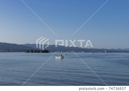 Lake Shinji and freshwater clam fishing in the early morning Matsue City, Shimane Prefecture Lake Shinji and freshwater clam fishing in the early morning Matsue City, Shimane Prefecture 74716837