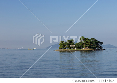 島根縣松江市清晨的真治湖和尤米加島風光 島根縣松江市清晨的真治湖和尤米加島風光 74717102