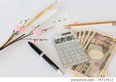 Education fee School fee Tuition fee Exam fee Money image Education fee School fee Tuition fee Exam fee Money image 74717611