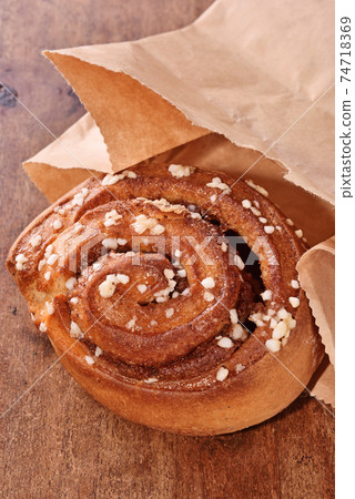 Cinnamon roll Cinnamon roll 74718369