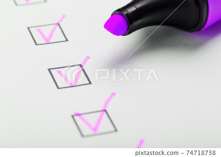A magenta marker with markers on the control sheet. 74718738