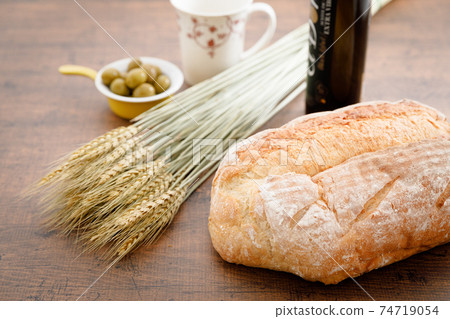 Meals: Table with hard bread 74719054