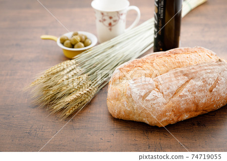 Meals: Table with hard bread 74719055