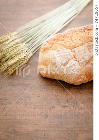 Meals: Table with hard bread 74719057