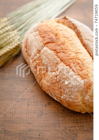 Meals: Table with hard bread Meals: Table with hard bread 74719059