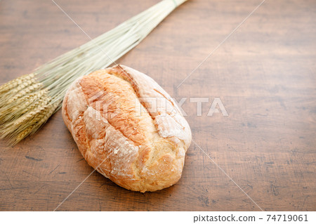Meals: Table with hard bread 74719061