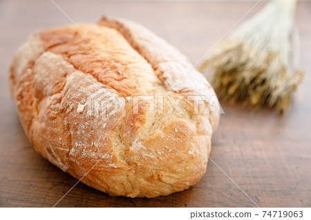 Meals: Table with hard bread Meals: Table with hard bread 74719063
