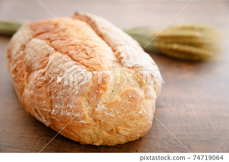Meals: Table with hard bread Meals: Table with hard bread 74719064