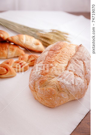 Meals: Table with hard bread 74719070