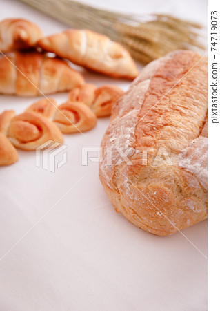 Meals: Table with hard bread 74719073