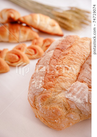 Meals: Table with hard bread 74719074