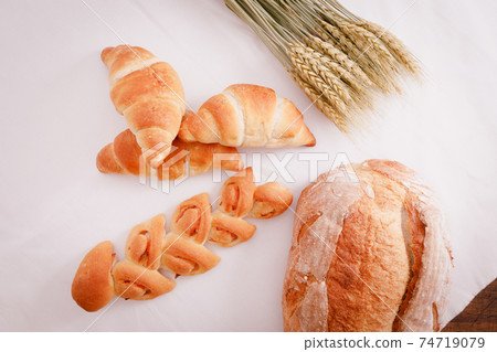Meals: Table with hard bread Meals: Table with hard bread 74719079