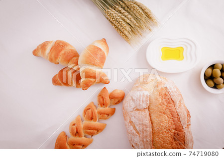 Meals: Table with hard bread Meals: Table with hard bread 74719080