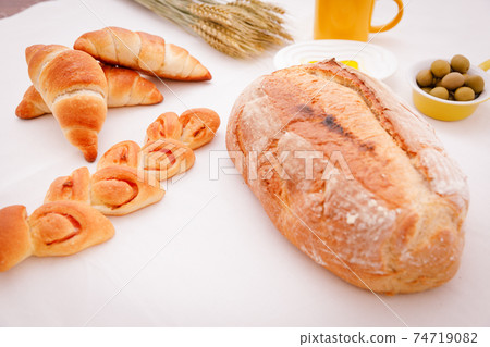 Meals: Table with hard bread Meals: Table with hard bread 74719082