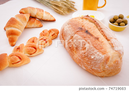 Meals: Table with hard bread Meals: Table with hard bread 74719083