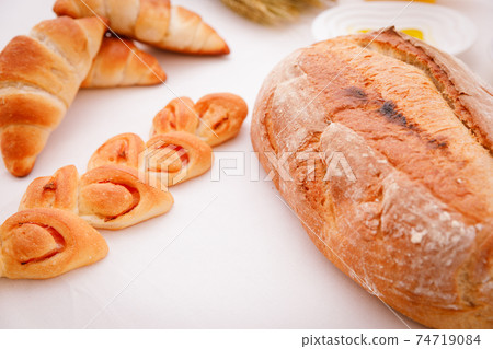 Meals: Table with hard bread Meals: Table with hard bread 74719084